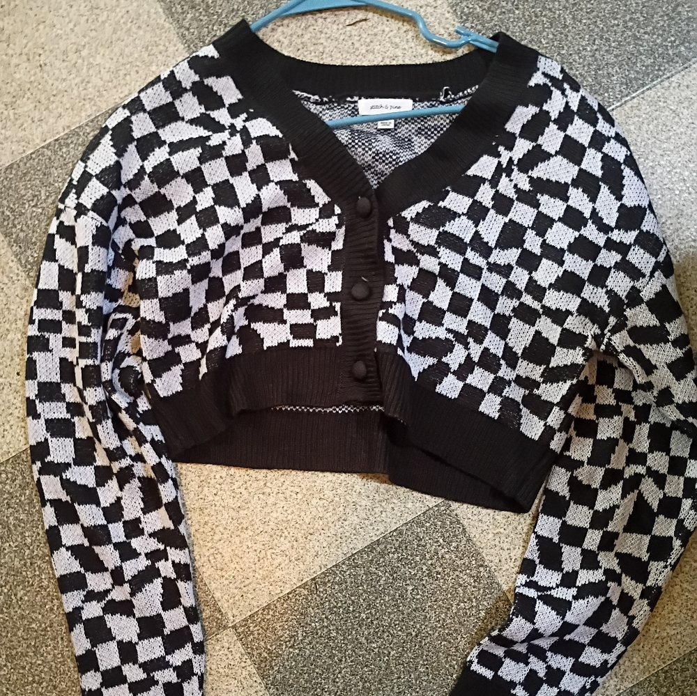 Chic Checkered Cropped Cardigan